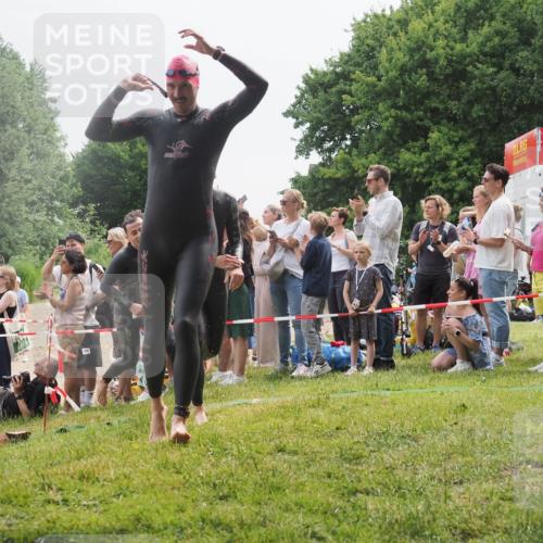 15.06.2025 - 27. Vierlanden-Triathlon KatJ http://msf.ph/oto/8023756 15.06.2025 10:56:54 Schwimmen 642, 651, 688, 691, 755 meine-sportfotos.de