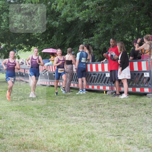 21.06.2025 - 27. Vierlanden-Triathlon KatJ http://msf.ph/oto/8023768 15.06.2025 13:25:15 Ziel 658, 1065, 1066, 1067 meine-sportfotos.de