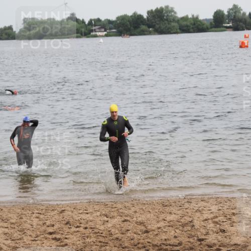 21.06.2025 - 27. Vierlanden-Triathlon MichiJ http://msf.ph/oto/8023773 15.06.2026 10:54:53 Schwimmen 677, 744, 761 meine-sportfotos.de