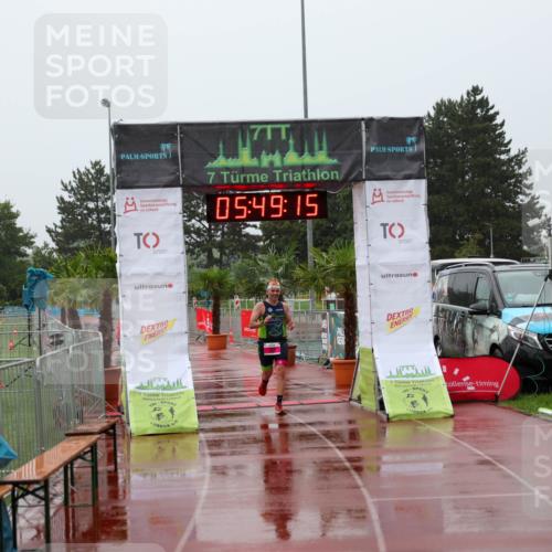 15.06.2025 - 7 Türme Triathlon Michael Strokosch http://msf.ph/oto/8023790 15.06.2025 15:49:14 Ziel  meine-sportfotos.de