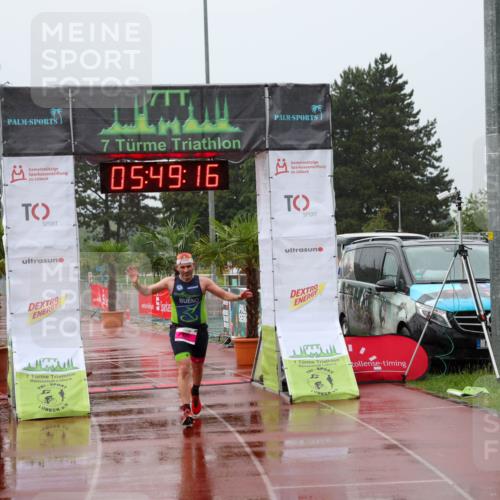 15.06.2025 - 7 Türme Triathlon Michael Strokosch http://msf.ph/oto/8023818 15.06.2025 15:49:15 Ziel  meine-sportfotos.de
