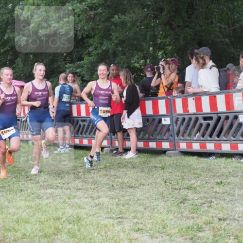 21.06.2025 - 27. Vierlanden-Triathlon KatJ http://msf.ph/oto/8023819 15.06.2025 13:25:16 Ziel 658, 1065, 1066, 1067 meine-sportfotos.de