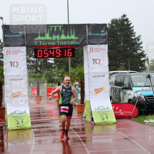 15.06.2025 - 7 Türme Triathlon Michael Strokosch http://msf.ph/oto/8023841 15.06.2025 15:49:16 Ziel  meine-sportfotos.de