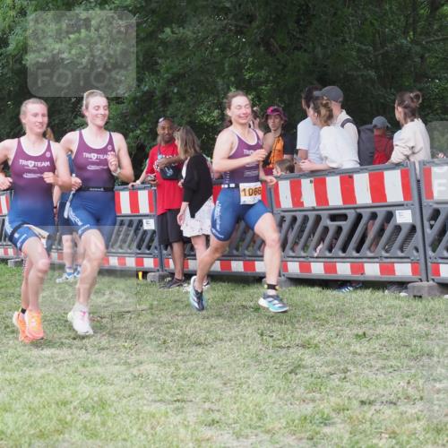 21.06.2025 - 27. Vierlanden-Triathlon KatJ http://msf.ph/oto/8023843 15.06.2025 13:25:16 Ziel 658, 1065, 1066, 1067 meine-sportfotos.de