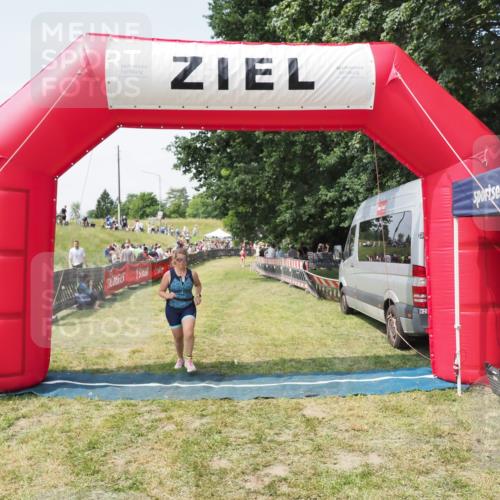 21.06.2025 - 27. Vierlanden-Triathlon MichiJ http://msf.ph/oto/8023848 15.06.2026 11:49:20 Ziel 501 meine-sportfotos.de