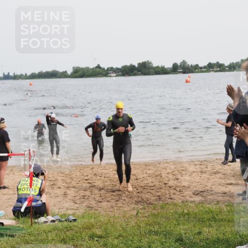 21.06.2025 - 27. Vierlanden-Triathlon MichiJ http://msf.ph/oto/8023857 15.06.2026 10:54:56 Schwimmen 677, 735, 744, 761 meine-sportfotos.de