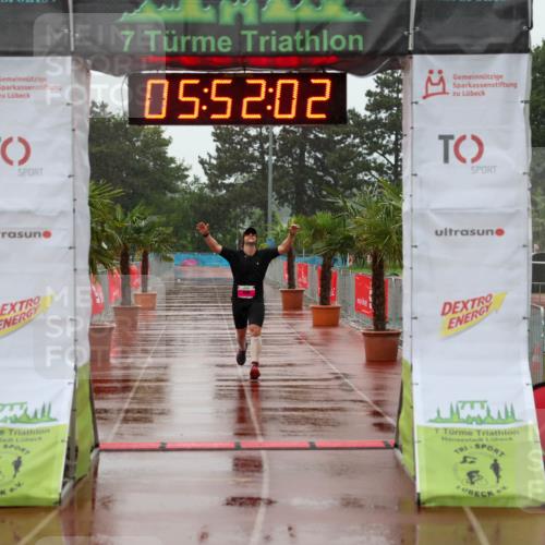 15.06.2025 - 7 Türme Triathlon Michael Strokosch http://msf.ph/oto/8023864 15.06.2025 15:52:02 Ziel 338 meine-sportfotos.de