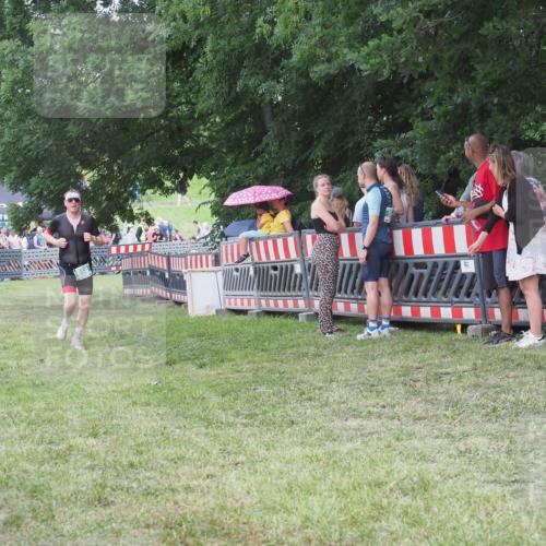 21.06.2025 - 27. Vierlanden-Triathlon KatJ http://msf.ph/oto/8023866 15.06.2025 13:25:19 Ziel 658 meine-sportfotos.de