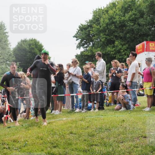 15.06.2025 - 27. Vierlanden-Triathlon KatJ http://msf.ph/oto/8023878 15.06.2025 10:57:02 Schwimmen 651, 654, 688, 711, 718, 755 meine-sportfotos.de