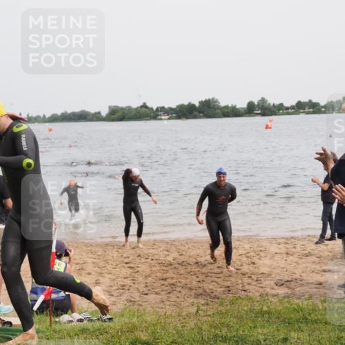 21.06.2025 - 27. Vierlanden-Triathlon MichiJ http://msf.ph/oto/8023887 15.06.2026 10:54:58 Schwimmen 677, 735, 744, 761 meine-sportfotos.de