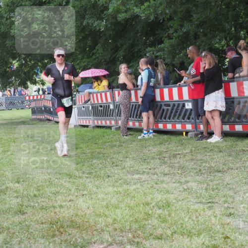 21.06.2025 - 27. Vierlanden-Triathlon KatJ http://msf.ph/oto/8023893 15.06.2025 13:25:20 Ziel 658 meine-sportfotos.de