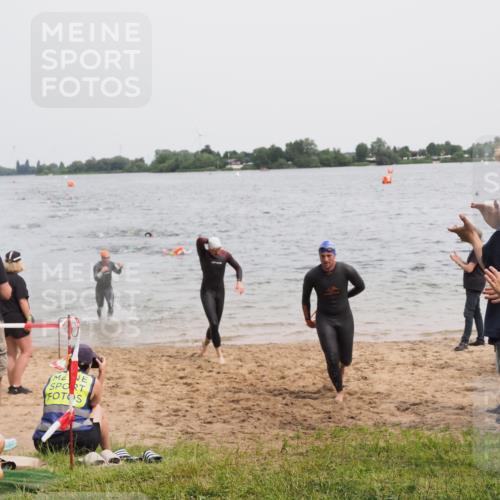 21.06.2025 - 27. Vierlanden-Triathlon MichiJ http://msf.ph/oto/8023895 15.06.2026 10:54:58 Schwimmen 677, 735, 744, 761 meine-sportfotos.de