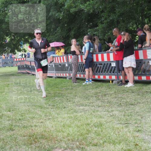 21.06.2025 - 27. Vierlanden-Triathlon KatJ http://msf.ph/oto/8023900 15.06.2025 13:25:20 Ziel 658 meine-sportfotos.de