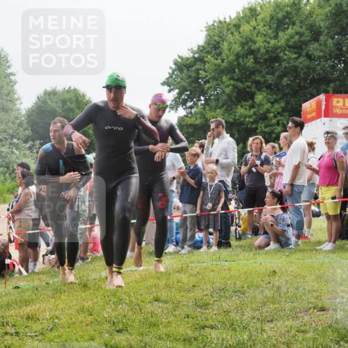 15.06.2025 - 27. Vierlanden-Triathlon KatJ http://msf.ph/oto/8023912 15.06.2025 10:57:03 Schwimmen 654, 688, 711, 718, 755 meine-sportfotos.de