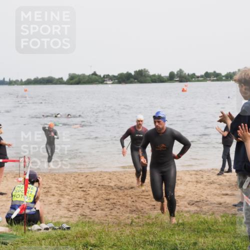 21.06.2025 - 27. Vierlanden-Triathlon MichiJ http://msf.ph/oto/8023913 15.06.2026 10:54:59 Schwimmen 677, 735, 744, 761 meine-sportfotos.de