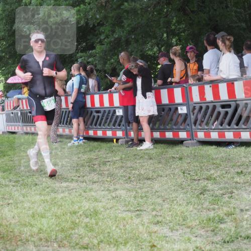 21.06.2025 - 27. Vierlanden-Triathlon KatJ http://msf.ph/oto/8023935 15.06.2025 13:25:21 Ziel 658 meine-sportfotos.de