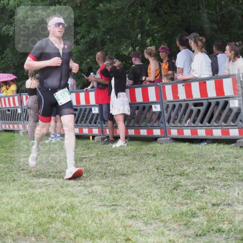 21.06.2025 - 27. Vierlanden-Triathlon KatJ http://msf.ph/oto/8023957 15.06.2025 13:25:21 Ziel 658 meine-sportfotos.de
