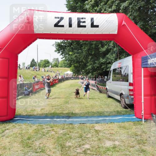 21.06.2025 - 27. Vierlanden-Triathlon MichiJ http://msf.ph/oto/8023961 15.06.2026 11:50:15 Ziel 485 meine-sportfotos.de
