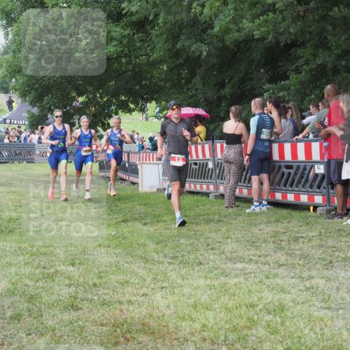 21.06.2025 - 27. Vierlanden-Triathlon KatJ http://msf.ph/oto/8023963 15.06.2025 13:25:46 Ziel 13, 1053, 1054, 1055 meine-sportfotos.de
