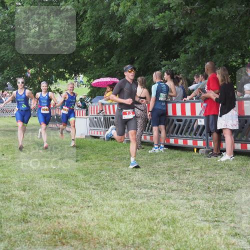21.06.2025 - 27. Vierlanden-Triathlon KatJ http://msf.ph/oto/8023995 15.06.2025 13:25:46 Ziel 13, 1053, 1054, 1055 meine-sportfotos.de