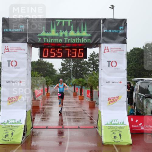 15.06.2025 - 7 Türme Triathlon Michael Strokosch http://msf.ph/oto/8023997 15.06.2025 15:57:36 Ziel 326 meine-sportfotos.de