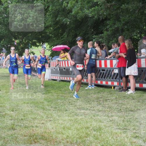 21.06.2025 - 27. Vierlanden-Triathlon KatJ http://msf.ph/oto/8024004 15.06.2025 13:25:46 Ziel 13, 1053, 1054, 1055 meine-sportfotos.de