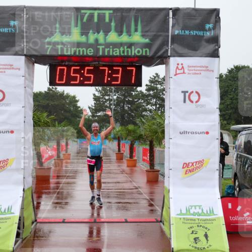 15.06.2025 - 7 Türme Triathlon Michael Strokosch http://msf.ph/oto/8024006 15.06.2025 15:57:37 Ziel 326 meine-sportfotos.de