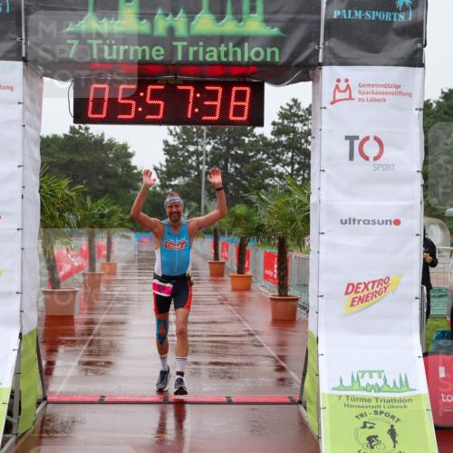 15.06.2025 - 7 Türme Triathlon Michael Strokosch http://msf.ph/oto/8024014 15.06.2025 15:57:38 Ziel 326 meine-sportfotos.de