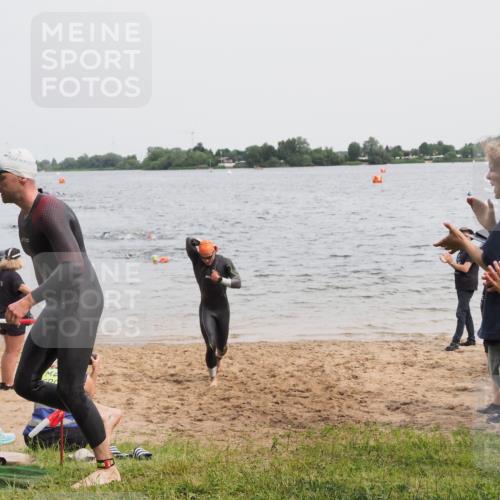 21.06.2025 - 27. Vierlanden-Triathlon MichiJ http://msf.ph/oto/8024022 15.06.2026 10:55:02 Schwimmen 677, 735, 744, 761 meine-sportfotos.de