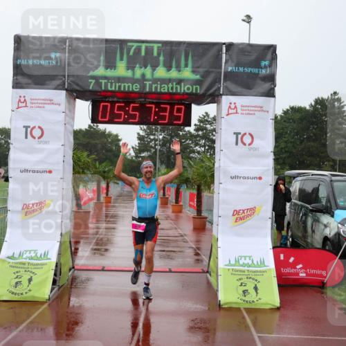 15.06.2025 - 7 Türme Triathlon Michael Strokosch http://msf.ph/oto/8024023 15.06.2025 15:57:39 Ziel 326 meine-sportfotos.de