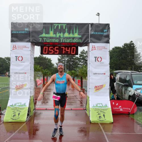 15.06.2025 - 7 Türme Triathlon Michael Strokosch http://msf.ph/oto/8024038 15.06.2025 15:57:40 Ziel 326 meine-sportfotos.de