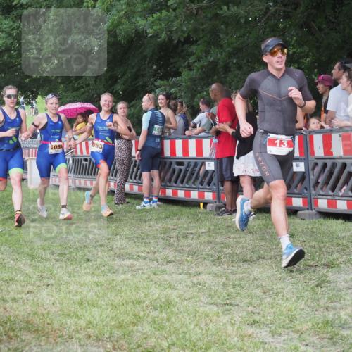 21.06.2025 - 27. Vierlanden-Triathlon KatJ http://msf.ph/oto/8024049 15.06.2025 13:25:47 Ziel 13, 1053, 1054, 1055 meine-sportfotos.de