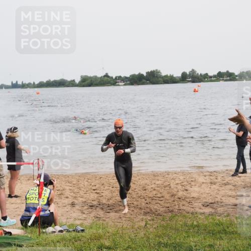 21.06.2025 - 27. Vierlanden-Triathlon MichiJ http://msf.ph/oto/8024054 15.06.2026 10:55:03 Schwimmen 677, 735, 744, 761 meine-sportfotos.de