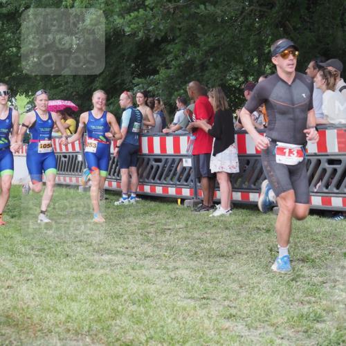 21.06.2025 - 27. Vierlanden-Triathlon KatJ http://msf.ph/oto/8024060 15.06.2025 13:25:47 Ziel 13, 1053, 1054, 1055 meine-sportfotos.de