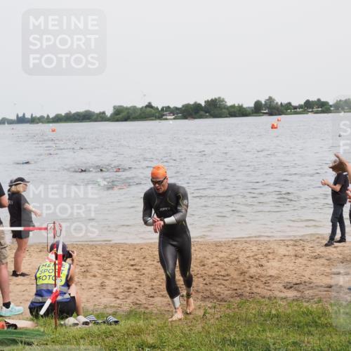 21.06.2025 - 27. Vierlanden-Triathlon MichiJ http://msf.ph/oto/8024075 15.06.2026 10:55:03 Schwimmen 677, 735, 744, 761 meine-sportfotos.de