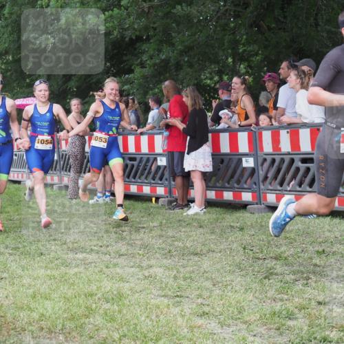 21.06.2025 - 27. Vierlanden-Triathlon KatJ http://msf.ph/oto/8024082 15.06.2025 13:25:47 Ziel 13, 1053, 1054, 1055 meine-sportfotos.de