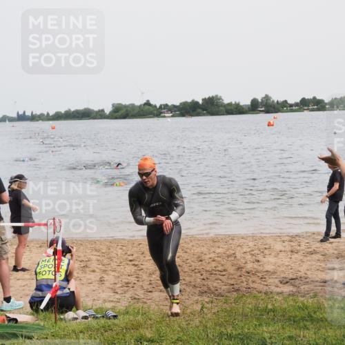 21.06.2025 - 27. Vierlanden-Triathlon MichiJ http://msf.ph/oto/8024084 15.06.2026 10:55:03 Schwimmen 677, 735, 744, 761 meine-sportfotos.de