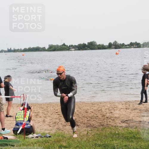 21.06.2025 - 27. Vierlanden-Triathlon MichiJ http://msf.ph/oto/8024087 15.06.2026 10:55:04 Schwimmen 677, 735, 744, 761 meine-sportfotos.de