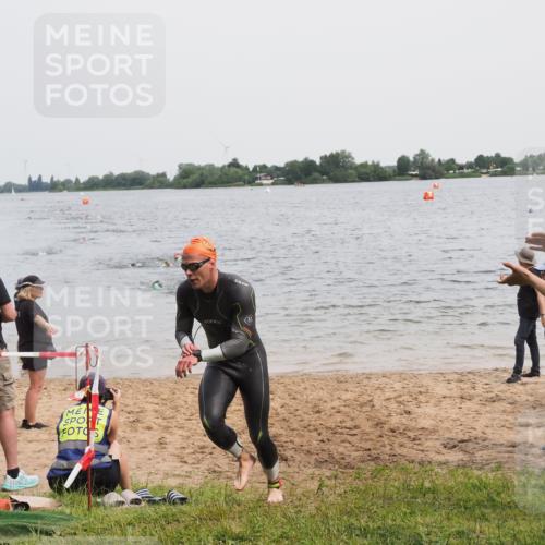 21.06.2025 - 27. Vierlanden-Triathlon MichiJ http://msf.ph/oto/8024089 15.06.2026 10:55:04 Schwimmen 677, 735, 744, 761 meine-sportfotos.de