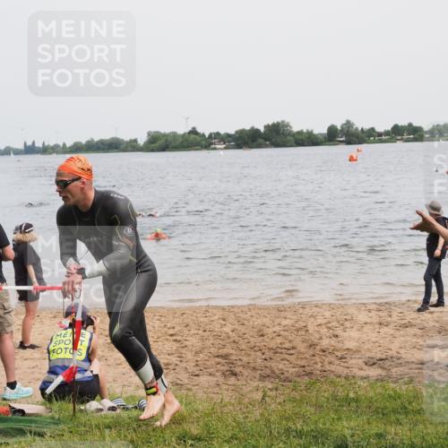 21.06.2025 - 27. Vierlanden-Triathlon MichiJ http://msf.ph/oto/8024102 15.06.2026 10:55:04 Schwimmen 677, 735, 744, 761 meine-sportfotos.de