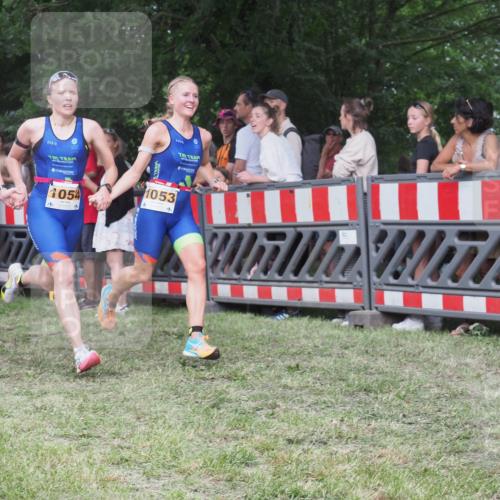 21.06.2025 - 27. Vierlanden-Triathlon KatJ http://msf.ph/oto/8024118 15.06.2025 13:25:48 Ziel 13, 1053, 1054, 1055 meine-sportfotos.de