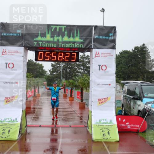 15.06.2025 - 7 Türme Triathlon Michael Strokosch http://msf.ph/oto/8024128 15.06.2025 15:58:23 Ziel 203 meine-sportfotos.de