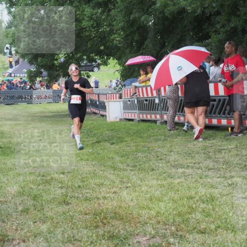 21.06.2025 - 27. Vierlanden-Triathlon KatJ http://msf.ph/oto/8024189 15.06.2025 13:26:24 Ziel 221 meine-sportfotos.de