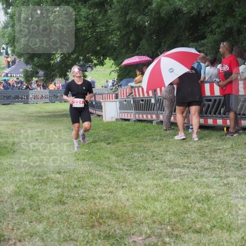 21.06.2025 - 27. Vierlanden-Triathlon KatJ http://msf.ph/oto/8024199 15.06.2025 13:26:24 Ziel 221 meine-sportfotos.de