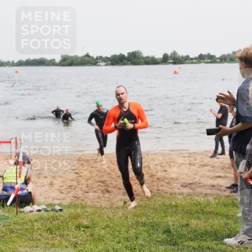 21.06.2025 - 27. Vierlanden-Triathlon MichiJ http://msf.ph/oto/8024200 15.06.2026 10:55:18 Schwimmen 661, 725, 740 meine-sportfotos.de