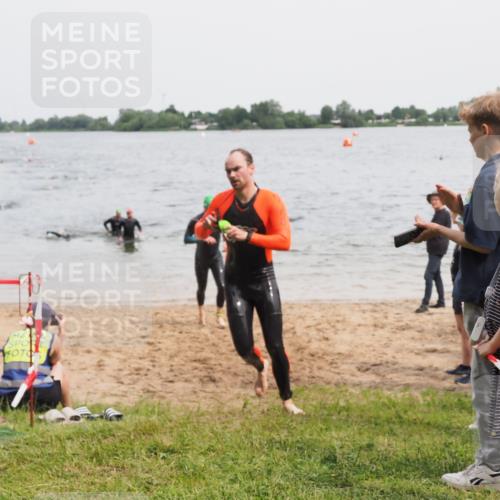 21.06.2025 - 27. Vierlanden-Triathlon MichiJ http://msf.ph/oto/8024221 15.06.2026 10:55:18 Schwimmen 661, 725, 740 meine-sportfotos.de