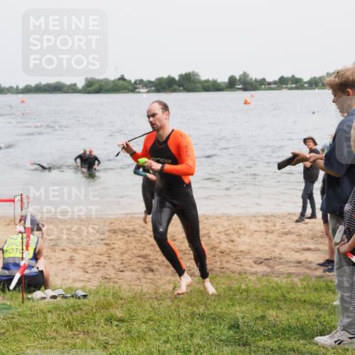 21.06.2025 - 27. Vierlanden-Triathlon MichiJ http://msf.ph/oto/8024229 15.06.2026 10:55:19 Schwimmen 661, 725, 740 meine-sportfotos.de
