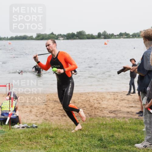 21.06.2025 - 27. Vierlanden-Triathlon MichiJ http://msf.ph/oto/8024245 15.06.2026 10:55:19 Schwimmen 661, 725, 740 meine-sportfotos.de