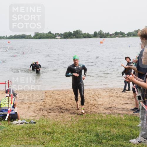 21.06.2025 - 27. Vierlanden-Triathlon MichiJ http://msf.ph/oto/8024301 15.06.2026 10:55:20 Schwimmen 661, 725, 740 meine-sportfotos.de