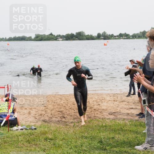 21.06.2025 - 27. Vierlanden-Triathlon MichiJ http://msf.ph/oto/8024330 15.06.2026 10:55:20 Schwimmen 661, 725, 740 meine-sportfotos.de